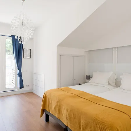 Joivy Modern Flat With River View Near Bica Elevator Appartement *